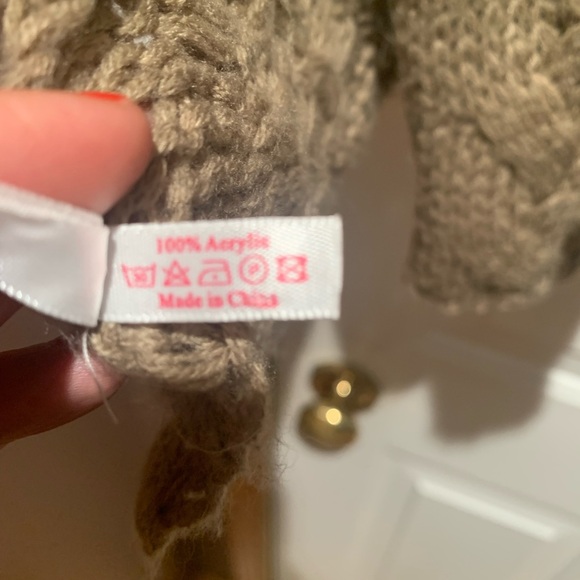 Poncho - Picture 5 of 6